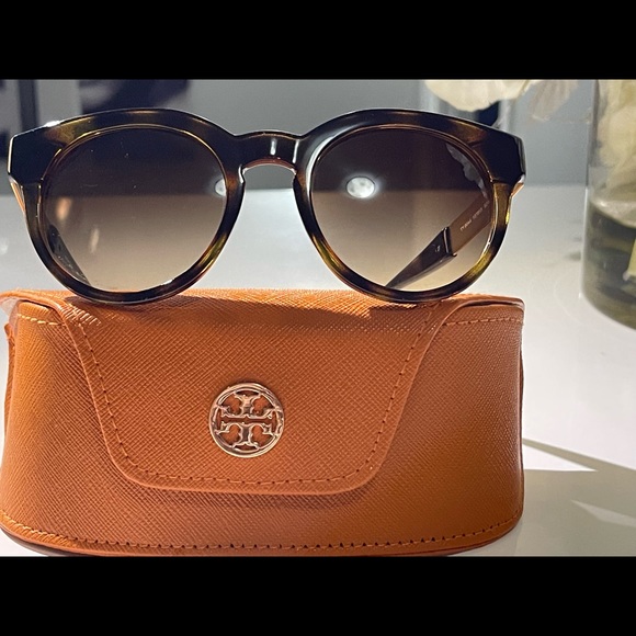 Tory Burch sunglasses - Picture 5 of 11